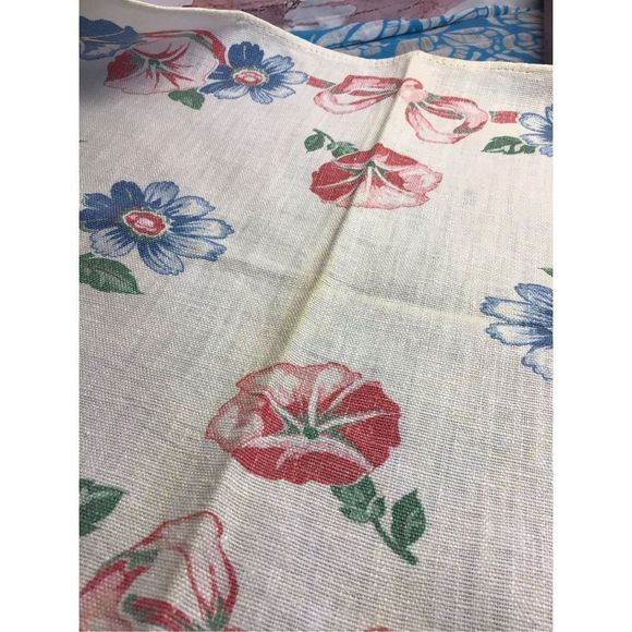 Vintage Linen Table Cover Red & Blue Floral 13.5” x 30” Mid Century - Picture 4 of 15